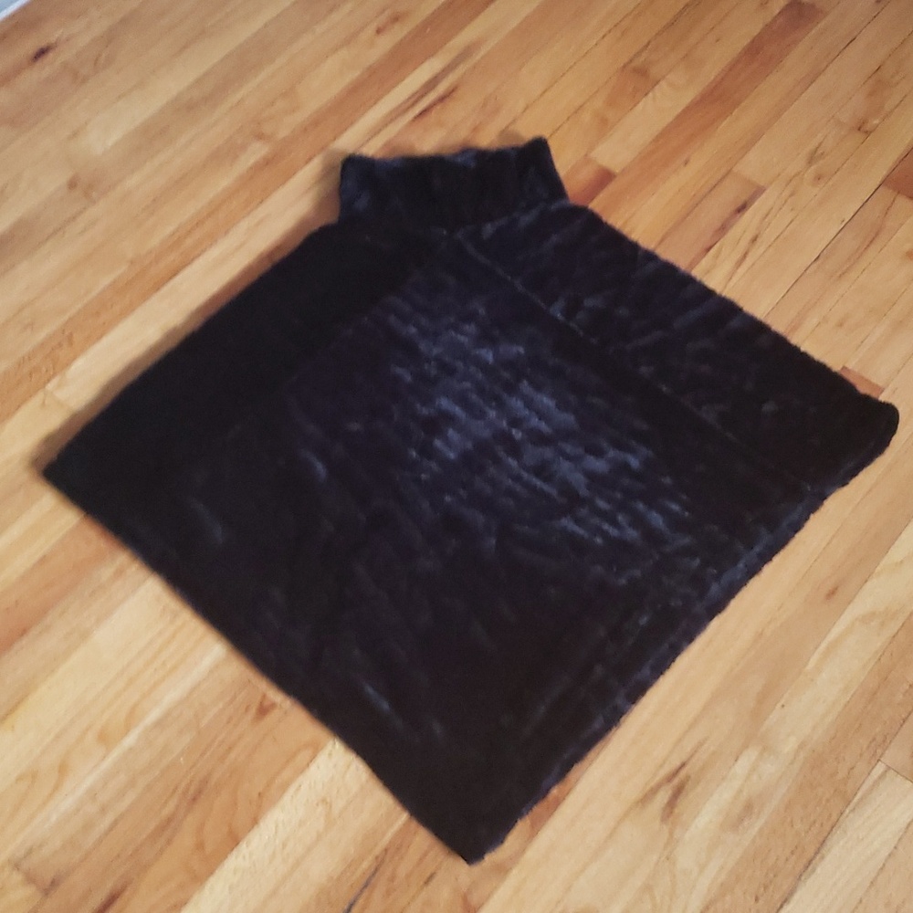 Guess faux fur poncho